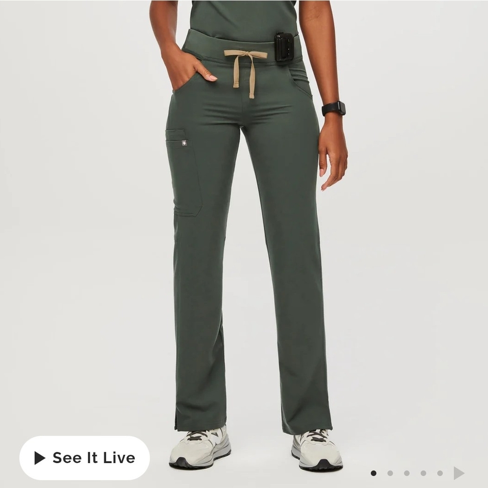 Women's Figs Kade Cargo Scrub Pants (Moss)
